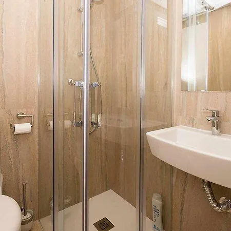 Apartamento Maria Luisa 8 Pax Apartment